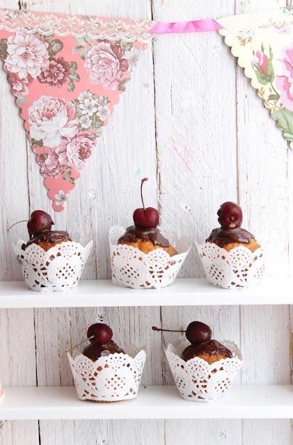 DIY Decoración - Doylie cupcake wrap DIY Decoración - Doylie cupcake wrap