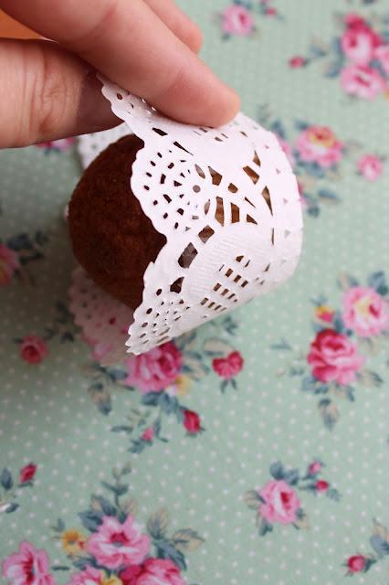 DIY Decoración - Doylie cupcake wrap DIY Decoración - Doylie cupcake wrap