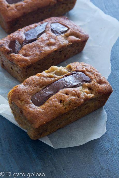 Ponquesitos de banana, mantequilla de maní y chocolate