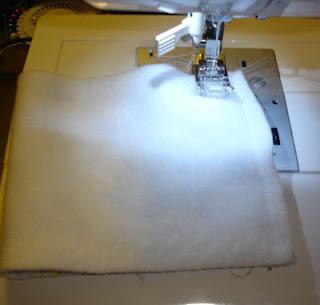 Cosiendo pantalon para bebe