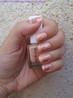 Look nude con estampado marrón