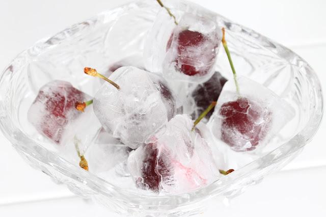 DIY Summer Drink - Hielo de cerezas,canelas,clavos y hojas de menta