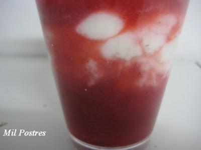 Fresas con crema de yogur y queso