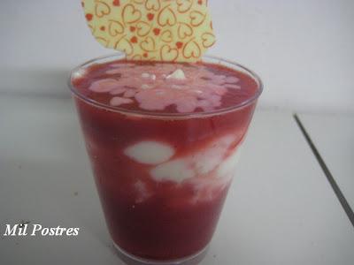 Fresas con crema de yogur y queso