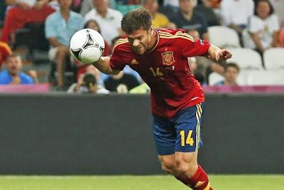 Xabi Alonso remata a Francia y conduce a España hacia semifinales (2-0)