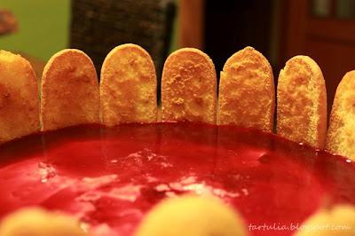 Charlotta de mousse de frambuesa