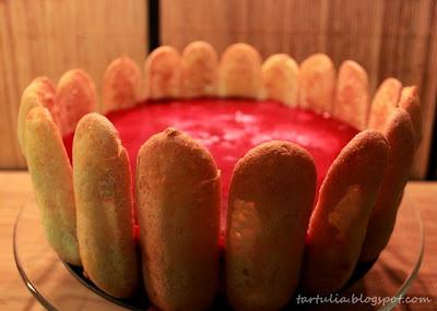 Charlotta de mousse de frambuesa