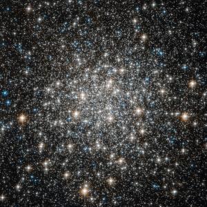 El Hubble muestra una imagen en detalle del cúmulo M10