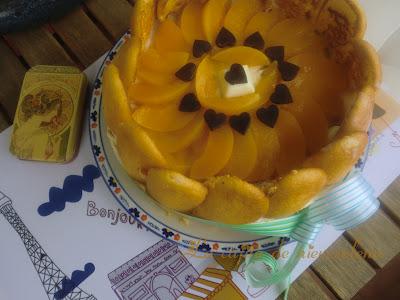 Charlota de mousse de chocolate blanco y melocotón