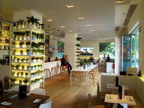 El nuevo LATERAL de Castellana, ¿comemos fuera o dentro?