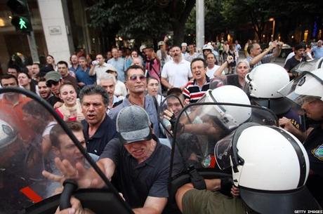 Grupos violentos impiden la celebración del Orgullo LGTB en la ciudad griega de Tesalónica Grupos violentos impiden la celebración del Orgullo LGTB en la ciudad griega de Tesalónica