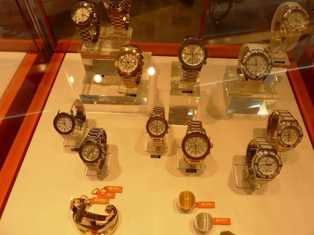 Re-apertura de Folli Follie