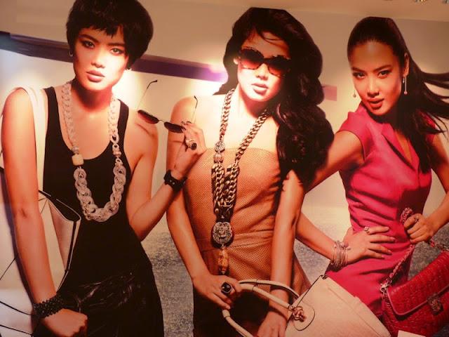 Re-apertura de Folli Follie