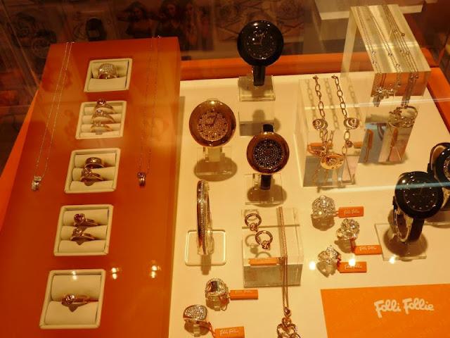 Re-apertura de Folli Follie