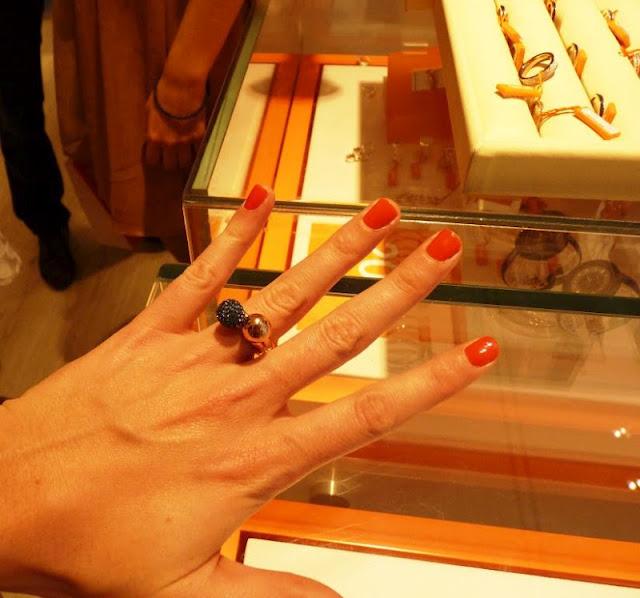 Re-apertura de Folli Follie