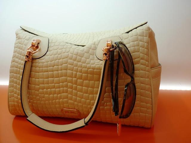 Re-apertura de Folli Follie