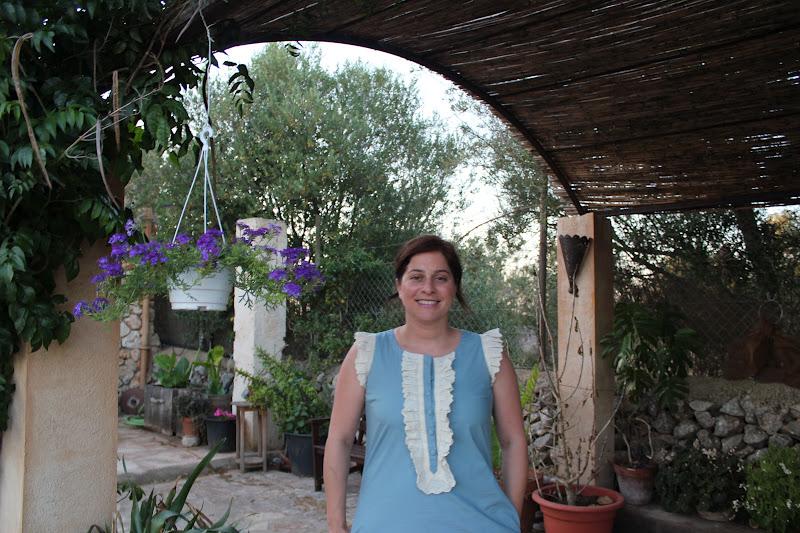 Lu, un vestido Riverside y una terraza de verano