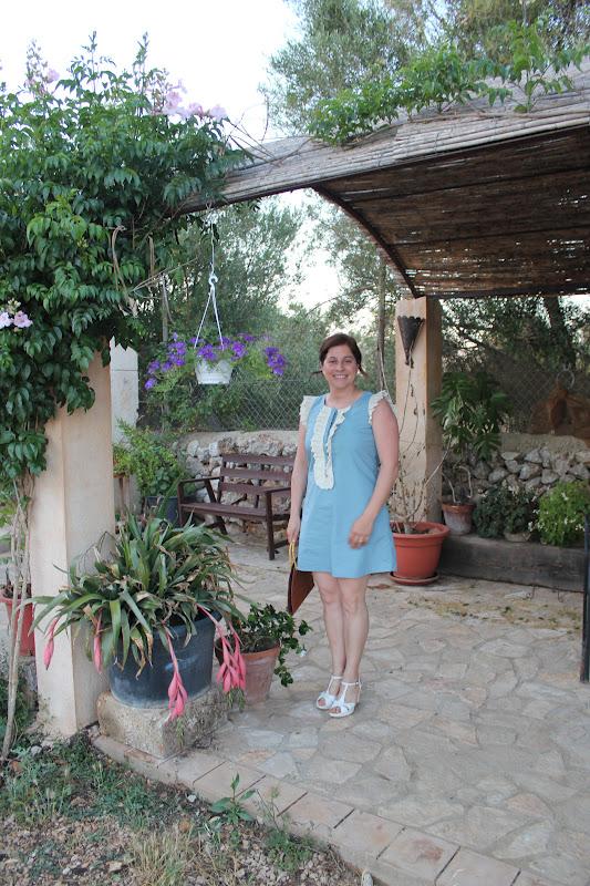 Lu, un vestido Riverside y una terraza de verano
