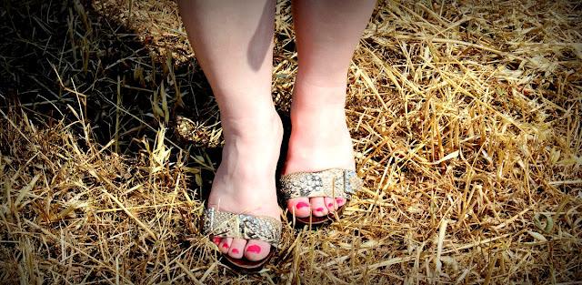 Reto sandalias + laca de uñas