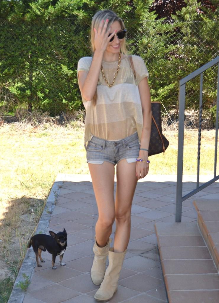 Golden t-shirt and boots
