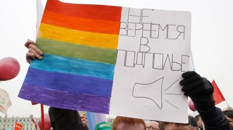 Más de la mitad de homosexuales rusos preferiría irse de su país