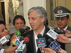 Bolivia: Gobierno denuncia asedio a Palacio Quemado en La Paz por “fuerzas oscuras”.