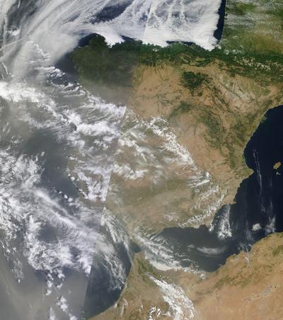 Imagen satélite de la nube de polvo africano sobre España