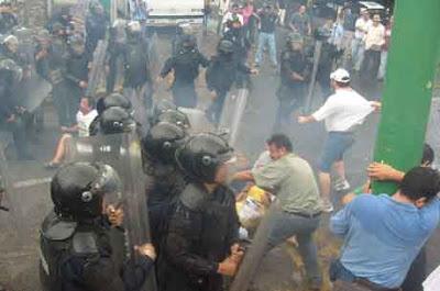 Acallan protesta de ex electricistas del SME, en Segob ¡