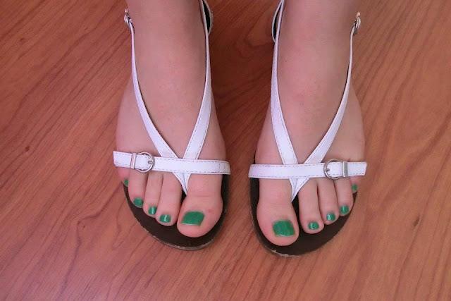 Reto sandalias y laca de uñas