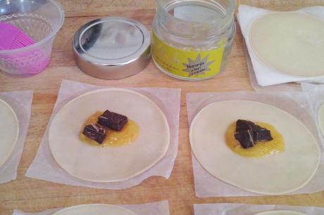 “Raviolis” de naranja y chocolate (paso a paso)