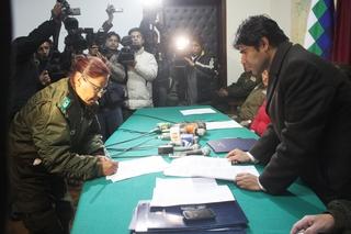Gobierno boliviano y policías anuncian acuerdo que supera conflicto [+ audio]