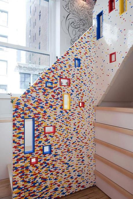 DecoArt: Escalera con piezas de Lego