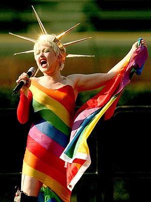 Cyndi Lauper apoya una campaña para ayudar a los jóvenes LGTB sin hogar