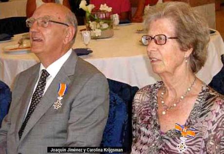 Medalla de la reina de Holanda para J. Jiménez y C. Krijgsman