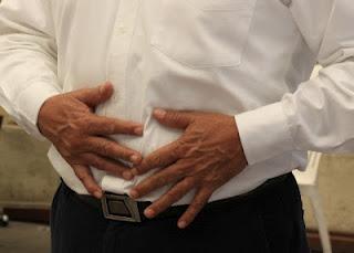 Automedicación por dolor abdominal alivia de momento, pero no cura el problema