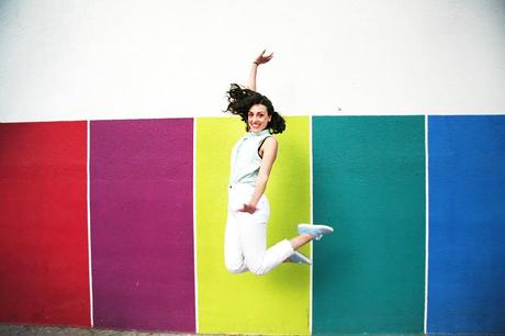 White jeans + pastel colors White jeans + pastel colors