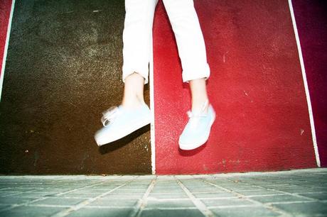 White jeans + pastel colors White jeans + pastel colors