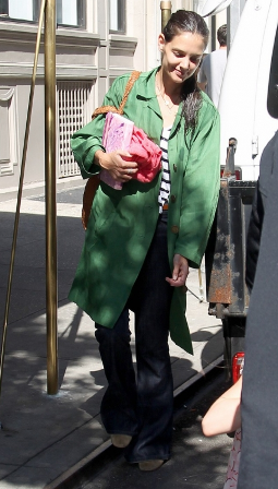 Katie Holmes elige looks informales para sus últimas apariciones públicas