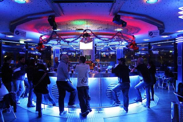 Berlin Generator Hostel Bar ¡Gana alojamiento gratis en los hostales Generator en Europa!