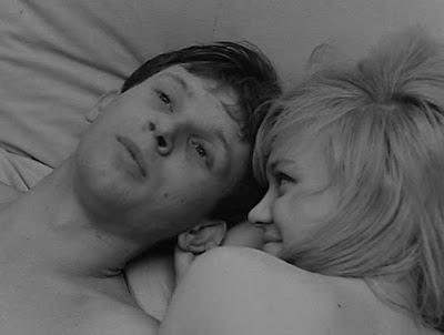 Los amores de una rubia (1965)