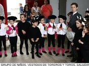 niños disfrutan toros azores