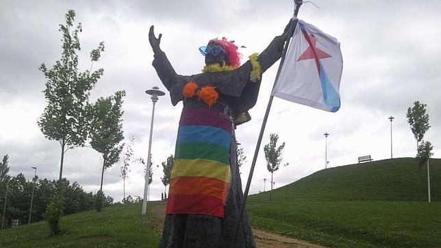 La estadua del Papa en Galicia con Orgullo LGTB y espíritu nacionalista