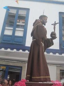 San Pedro en Cudillero: Procesión regreso Iglesia San Pedro en Cudillero: Procesión regreso Iglesia
