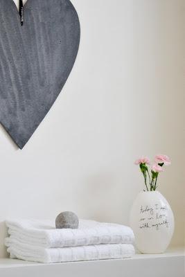 Idea decorativa para las toallas de los invitados Idea decorativa para las toallas de los invitados