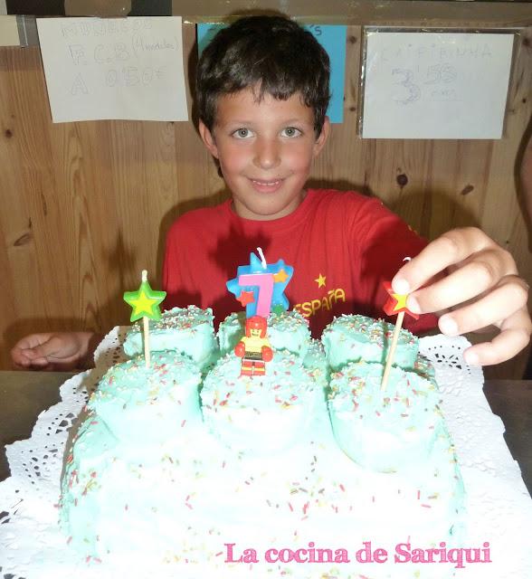 Una tarta de cumple Lego Fantasy para Adam