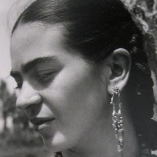 Genio y figura, Frida enjoyada