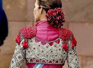 ¡Tendencia flamenca con madroños en tu bijoux!