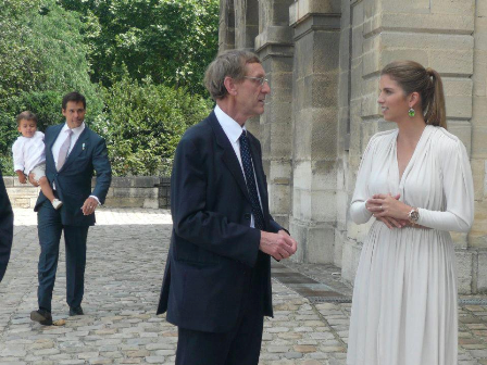 Los Duques de Anjou presentaron a sus mellizos en París. El estilo de Margarita Vargas