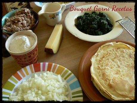 Pañuelitos de atún, espinaca y hongos con salsa de queso Pañuelitos de atún, espinaca y hongos con salsa de queso