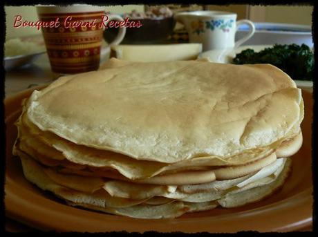 Pañuelitos de atún, espinaca y hongos con salsa de queso Pañuelitos de atún, espinaca y hongos con salsa de queso